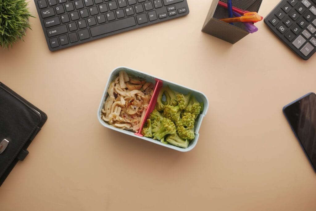Lunchbox do pracy na 3 dni – jak zaplanować gotowanie, by zaoszczędzić czas